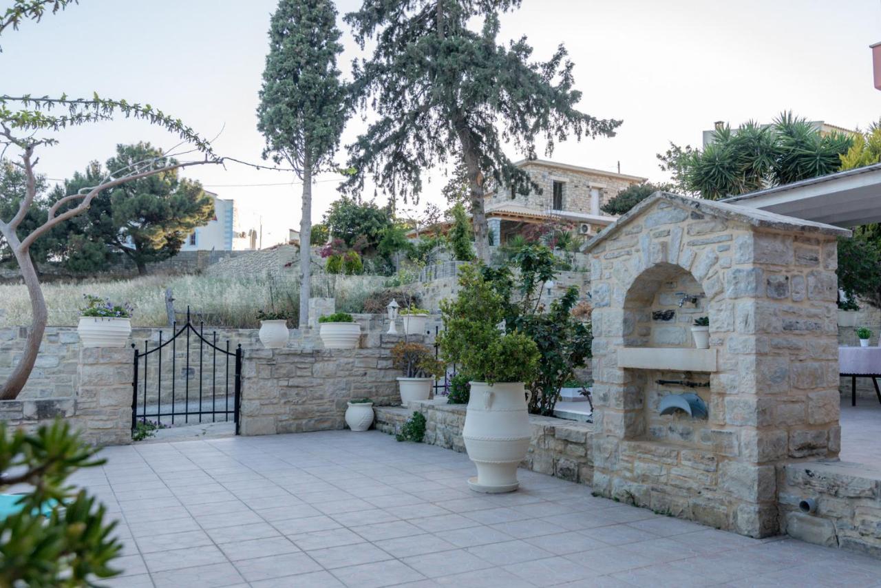 Vrisanos Apartment Pitsidia Exterior photo