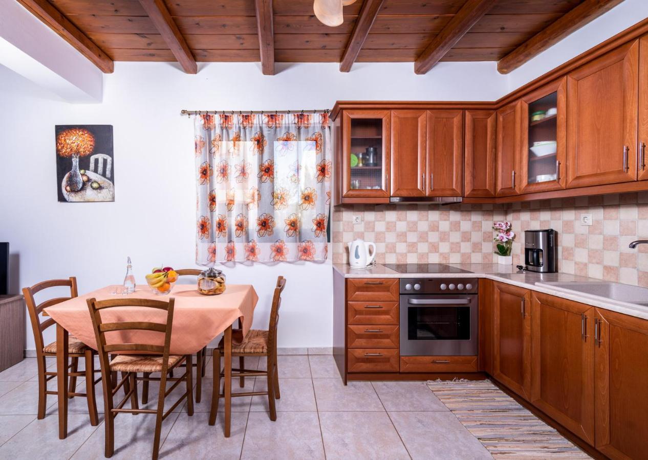 Vrisanos Apartment Pitsidia Exterior photo