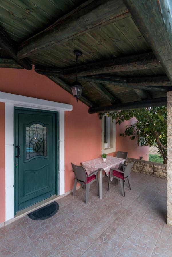 Vrisanos Apartment Pitsidia Exterior photo
