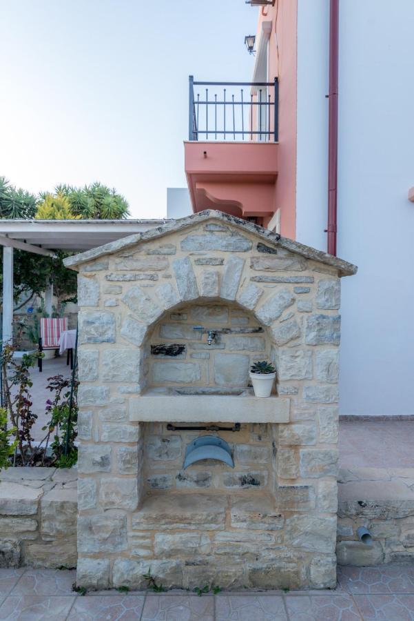 Vrisanos Apartment Pitsidia Exterior photo