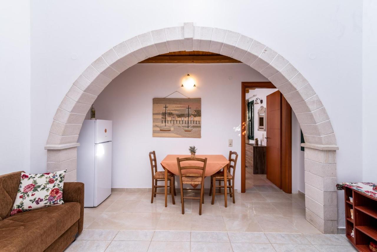 Vrisanos Apartment Pitsidia Exterior photo